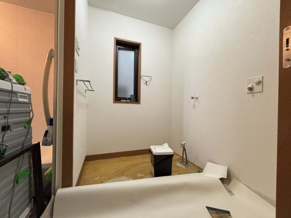 洗面所壁紙張り替え